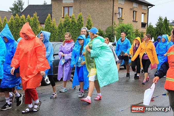 Zdjęcie w galerii na portalu naszraciborz.pl: 240 pielgrzymów z Lubomi i okolic już w drodze na Jasną Górę wiadomości z regionu