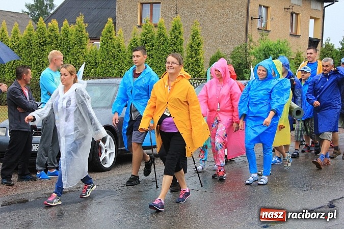 Zdjęcie w galerii na portalu naszraciborz.pl: 240 pielgrzymów z Lubomi i okolic już w drodze na Jasną Górę wiadomości z regionu