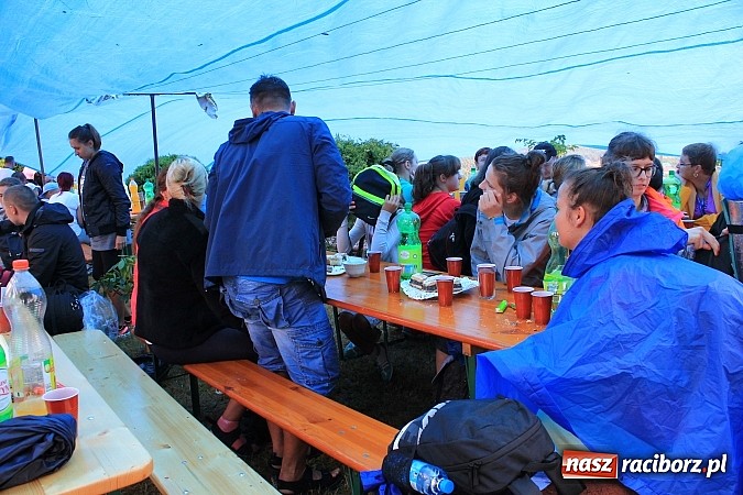 Zdjęcie w galerii na portalu naszraciborz.pl: 240 pielgrzymów z Lubomi i okolic już w drodze na Jasną Górę wiadomości z regionu