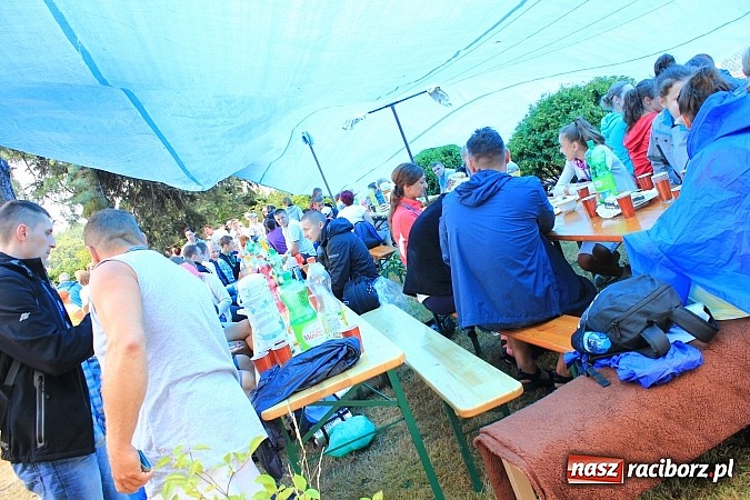 Zdjęcie w galerii na portalu naszraciborz.pl: 240 pielgrzymów z Lubomi i okolic już w drodze na Jasną Górę wiadomości z regionu