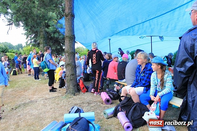 Zdjęcie w galerii na portalu naszraciborz.pl: 240 pielgrzymów z Lubomi i okolic już w drodze na Jasną Górę wiadomości z regionu