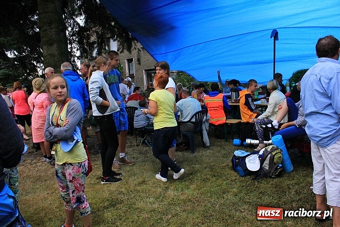 Zdjęcie w galerii na portalu naszraciborz.pl: 240 pielgrzymów z Lubomi i okolic już w drodze na Jasną Górę wiadomości z regionu