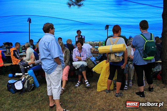 Zdjęcie w galerii na portalu naszraciborz.pl: 240 pielgrzymów z Lubomi i okolic już w drodze na Jasną Górę wiadomości z regionu