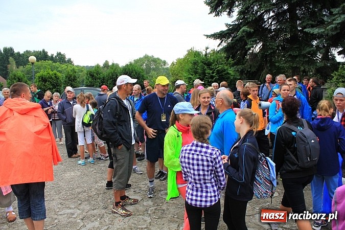 Zdjęcie w galerii na portalu naszraciborz.pl: 240 pielgrzymów z Lubomi i okolic już w drodze na Jasną Górę wiadomości z regionu