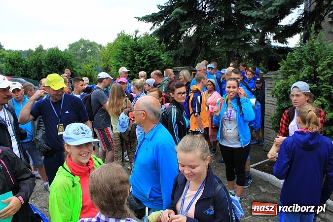 Zdjęcie w galerii na portalu naszraciborz.pl: 240 pielgrzymów z Lubomi i okolic już w drodze na Jasną Górę wiadomości z regionu