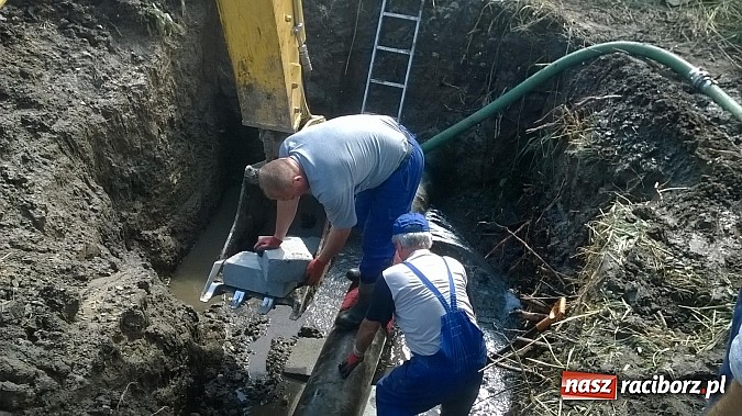 Zdjęcie w galerii na portalu naszraciborz.pl: Awaria wodociągu w Kietrzu usunięta  wiadomości z regionu