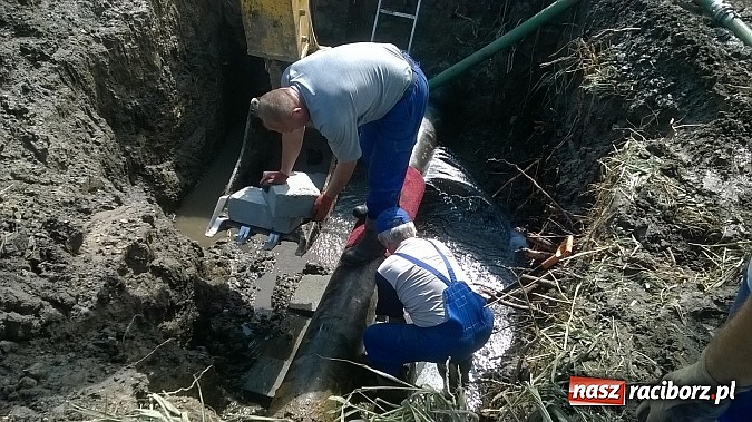 Zdjęcie w galerii na portalu naszraciborz.pl: Awaria wodociągu w Kietrzu usunięta  wiadomości z regionu