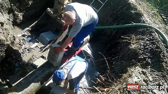 Zdjęcie w galerii na portalu naszraciborz.pl: Awaria wodociągu w Kietrzu usunięta  wiadomości z regionu
