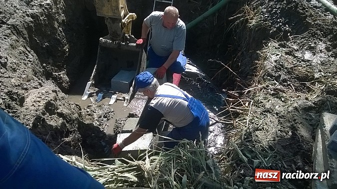 Zdjęcie w galerii na portalu naszraciborz.pl: Awaria wodociągu w Kietrzu usunięta  wiadomości z regionu