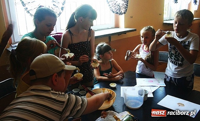 Zdjęcie w galerii na portalu naszraciborz.pl: Gotowanie na Uniwersytecie Małolata w Nędzy  wiadomości z regionu