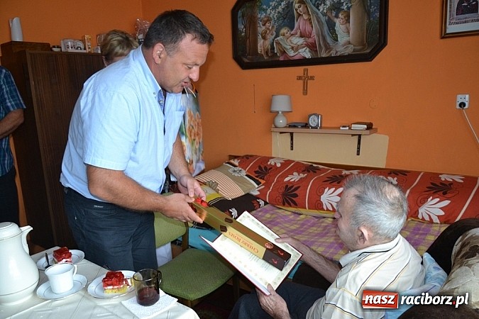 Zdjęcie w galerii na portalu naszraciborz.pl: Nestor z Jankowic otoczony miłością  wiadomości z regionu