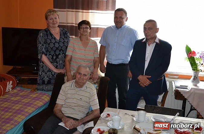 Zdjęcie w galerii na portalu naszraciborz.pl: Nestor z Jankowic otoczony miłością  wiadomości z regionu