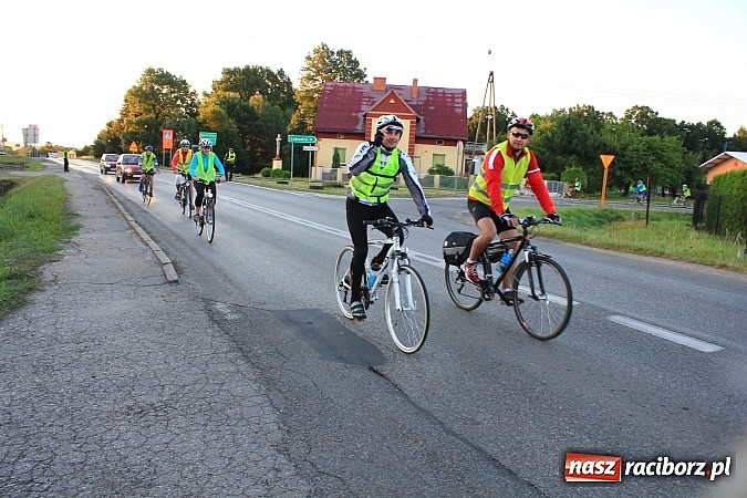 Zdjęcie w galerii na portalu naszraciborz.pl: Rowerem z Lubomi na Jasną Górę wiadomości z regionu
