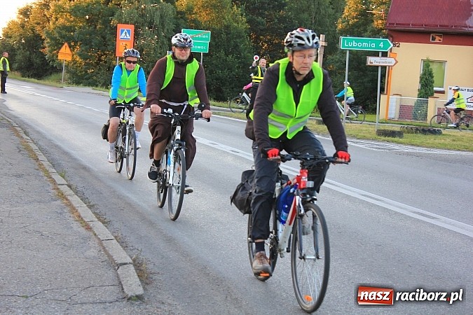 Zdjęcie w galerii na portalu naszraciborz.pl: Rowerem z Lubomi na Jasną Górę wiadomości z regionu