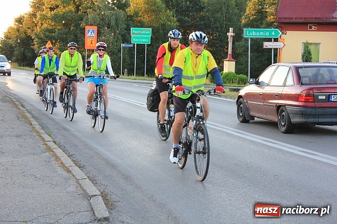 Zdjęcie w galerii na portalu naszraciborz.pl: Rowerem z Lubomi na Jasną Górę wiadomości z regionu