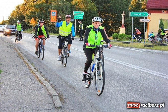 Zdjęcie w galerii na portalu naszraciborz.pl: Rowerem z Lubomi na Jasną Górę wiadomości z regionu