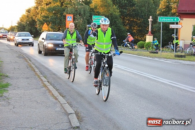 Zdjęcie w galerii na portalu naszraciborz.pl: Rowerem z Lubomi na Jasną Górę wiadomości z regionu