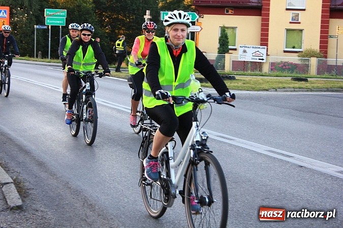 Zdjęcie w galerii na portalu naszraciborz.pl: Rowerem z Lubomi na Jasną Górę wiadomości z regionu