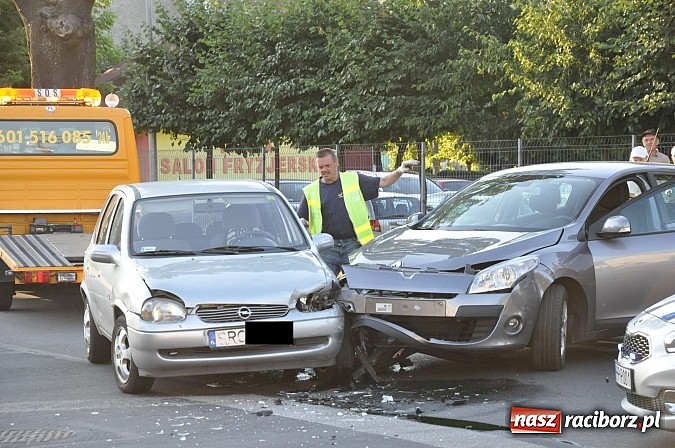 Zdjęcie w galerii na portalu naszraciborz.pl: Kiedy wreszcie coś zrobią z tym skrzyżowaniem! wiadomości z regionu