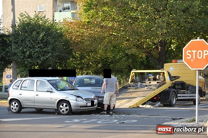 Zdjęcie w galerii na portalu naszraciborz.pl: Kiedy wreszcie coś zrobią z tym skrzyżowaniem! wiadomości z regionu