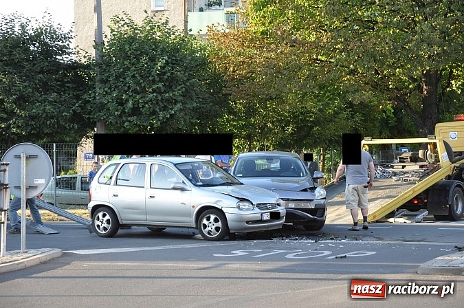 Zdjęcie w galerii na portalu naszraciborz.pl: Kiedy wreszcie coś zrobią z tym skrzyżowaniem! wiadomości z regionu