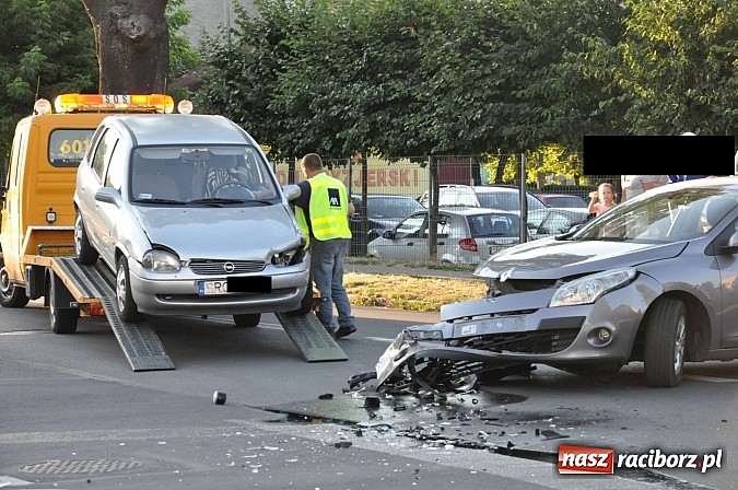 Zdjęcie w galerii na portalu naszraciborz.pl: Kiedy wreszcie coś zrobią z tym skrzyżowaniem! wiadomości z regionu