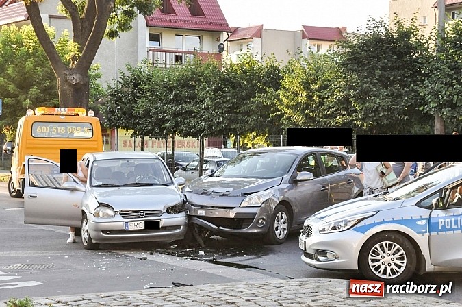 Zdjęcie w galerii na portalu naszraciborz.pl: Kiedy wreszcie coś zrobią z tym skrzyżowaniem! wiadomości z regionu