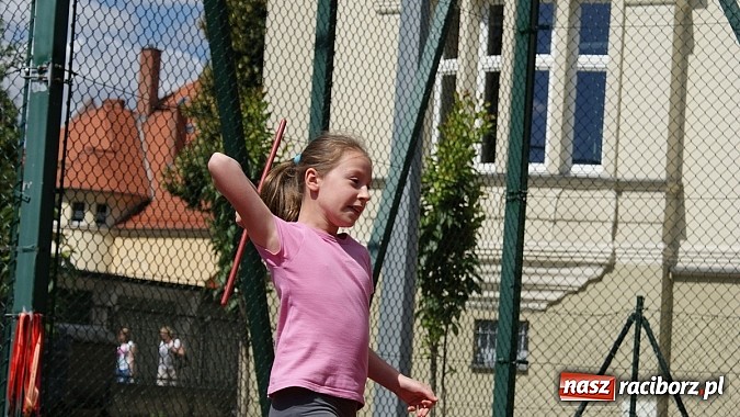 Zdjęcie w galerii na portalu naszraciborz.pl: Olimpijskie zajęcia dla dzieci w raciborskiej bibliotece z Ryszardem Wolnym wiadomości z regionu