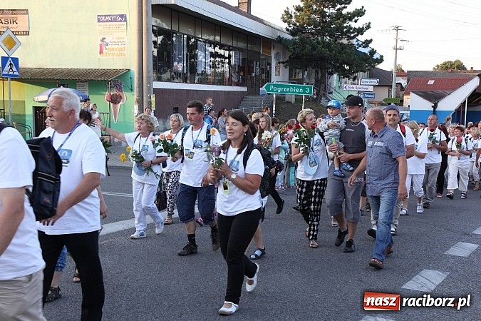 Zdjęcie w galerii na portalu naszraciborz.pl: Lubomscy pielgrzymi wrócili z Jasnej Góry wiadomości z regionu