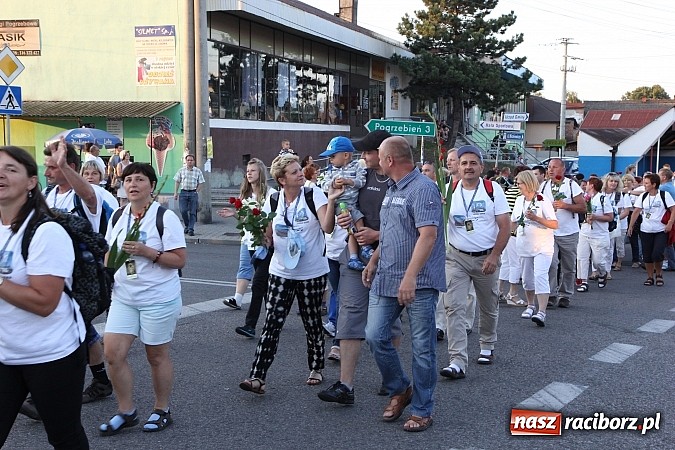 Zdjęcie w galerii na portalu naszraciborz.pl: Lubomscy pielgrzymi wrócili z Jasnej Góry wiadomości z regionu