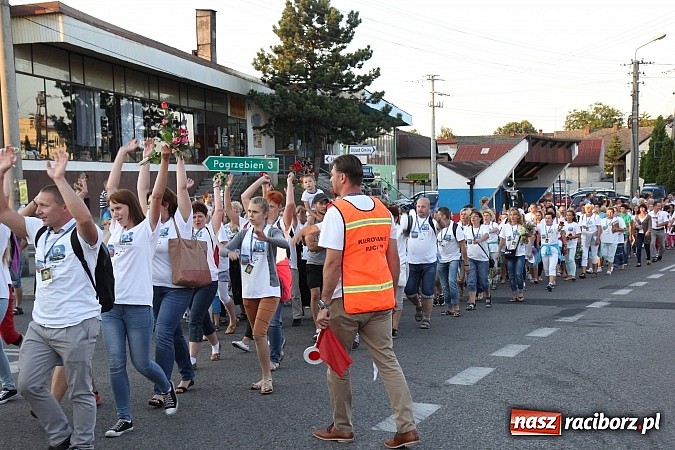 Zdjęcie w galerii na portalu naszraciborz.pl: Lubomscy pielgrzymi wrócili z Jasnej Góry wiadomości z regionu