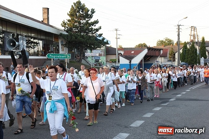 Zdjęcie w galerii na portalu naszraciborz.pl: Lubomscy pielgrzymi wrócili z Jasnej Góry wiadomości z regionu