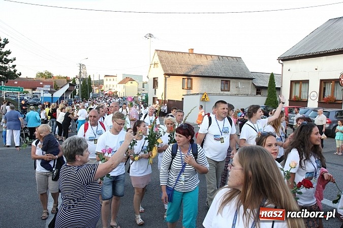 Zdjęcie w galerii na portalu naszraciborz.pl: Lubomscy pielgrzymi wrócili z Jasnej Góry wiadomości z regionu