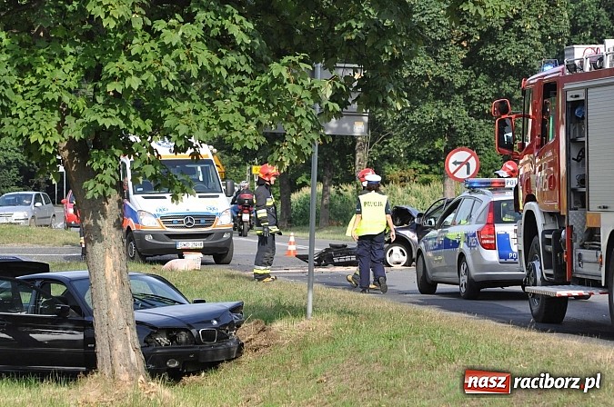 Zdjęcie w galerii na portalu naszraciborz.pl: Zderzenie BMW i opla w Rzuchowie. Dwie osoby z BMW ranne wiadomości z regionu