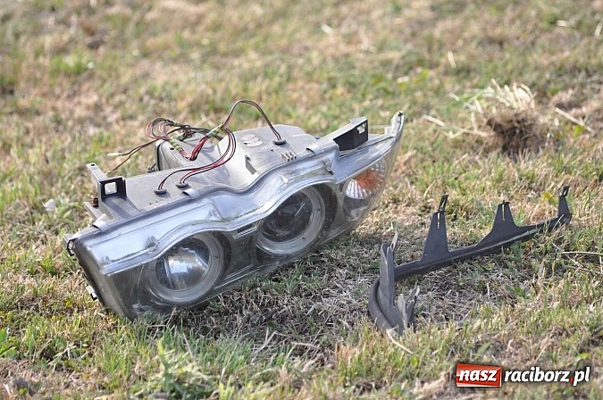 Zdjęcie w galerii na portalu naszraciborz.pl: Zderzenie BMW i opla w Rzuchowie. Dwie osoby z BMW ranne wiadomości z regionu