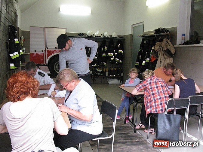 Zdjęcie w galerii na portalu naszraciborz.pl: W Tworkowie honorowo oddawali krew wiadomości z regionu