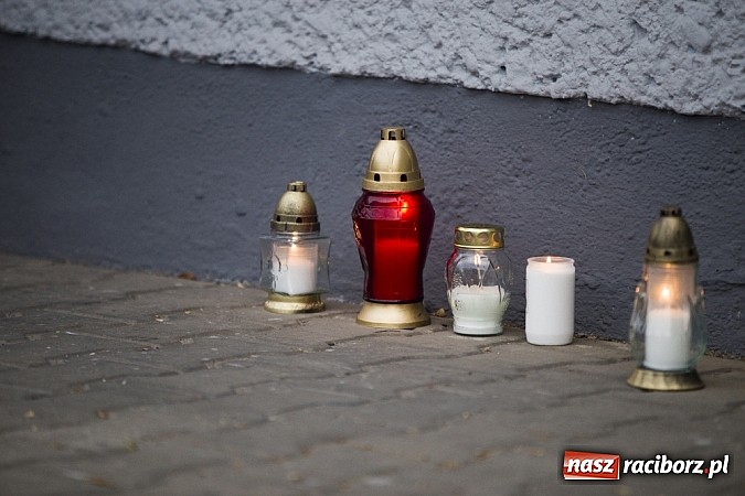 Zdjęcie w galerii na portalu naszraciborz.pl: Milczący protest raciborzan pod mleczarnią wiadomości z regionu