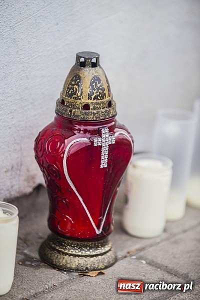 Zdjęcie w galerii na portalu naszraciborz.pl: Milczący protest raciborzan pod mleczarnią wiadomości z regionu