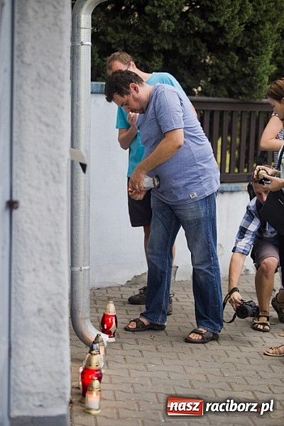 Zdjęcie w galerii na portalu naszraciborz.pl: Milczący protest raciborzan pod mleczarnią wiadomości z regionu