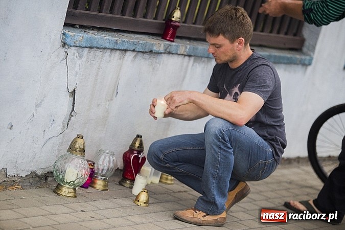 Zdjęcie w galerii na portalu naszraciborz.pl: Milczący protest raciborzan pod mleczarnią wiadomości z regionu