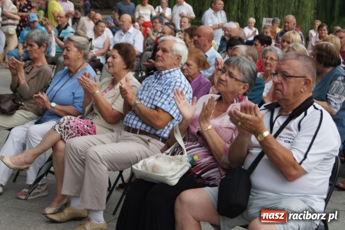 Zdjęcie w galerii na portalu naszraciborz.pl: Fantastyczny Kurcbend zagrał w Parku Roth  wiadomości z regionu