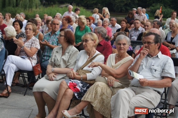 Zdjęcie w galerii na portalu naszraciborz.pl: Fantastyczny Kurcbend zagrał w Parku Roth  wiadomości z regionu