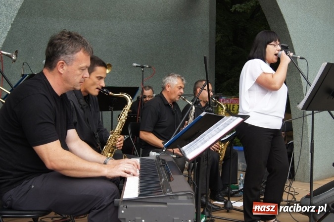 Zdjęcie w galerii na portalu naszraciborz.pl: Fantastyczny Kurcbend zagrał w Parku Roth  wiadomości z regionu