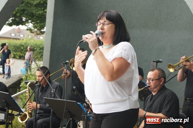 Zdjęcie w galerii na portalu naszraciborz.pl: Fantastyczny Kurcbend zagrał w Parku Roth  wiadomości z regionu