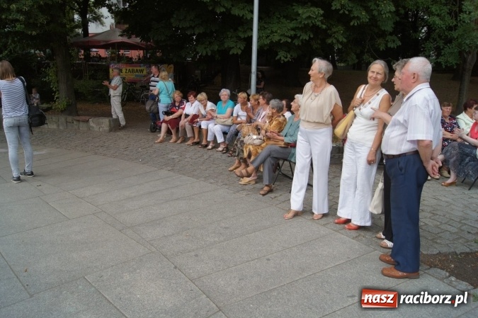 Zdjęcie w galerii na portalu naszraciborz.pl: Fantastyczny Kurcbend zagrał w Parku Roth  wiadomości z regionu