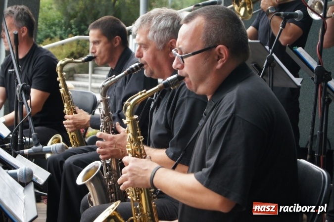 Zdjęcie w galerii na portalu naszraciborz.pl: Fantastyczny Kurcbend zagrał w Parku Roth  wiadomości z regionu