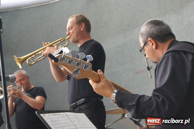 Zdjęcie w galerii na portalu naszraciborz.pl: Fantastyczny Kurcbend zagrał w Parku Roth  wiadomości z regionu