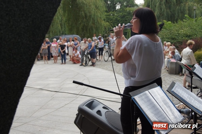 Zdjęcie w galerii na portalu naszraciborz.pl: Fantastyczny Kurcbend zagrał w Parku Roth  wiadomości z regionu