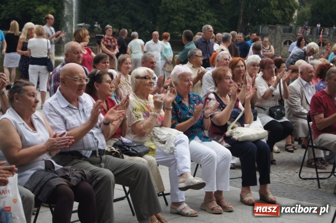 Zdjęcie w galerii na portalu naszraciborz.pl: Fantastyczny Kurcbend zagrał w Parku Roth  wiadomości z regionu