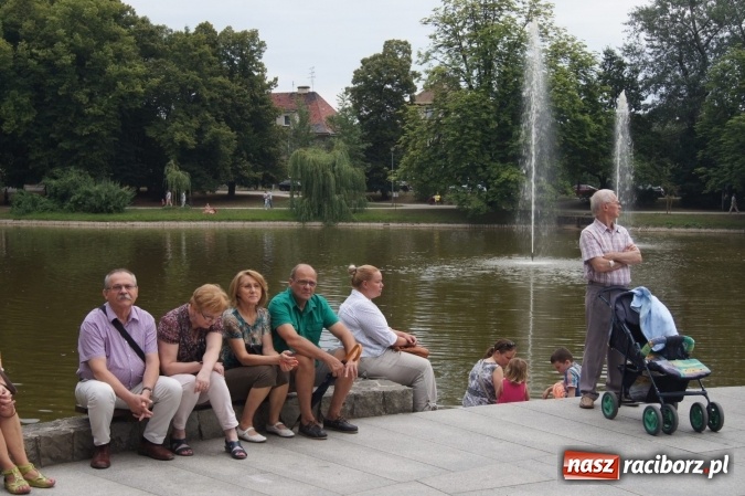 Zdjęcie w galerii na portalu naszraciborz.pl: Fantastyczny Kurcbend zagrał w Parku Roth  wiadomości z regionu
